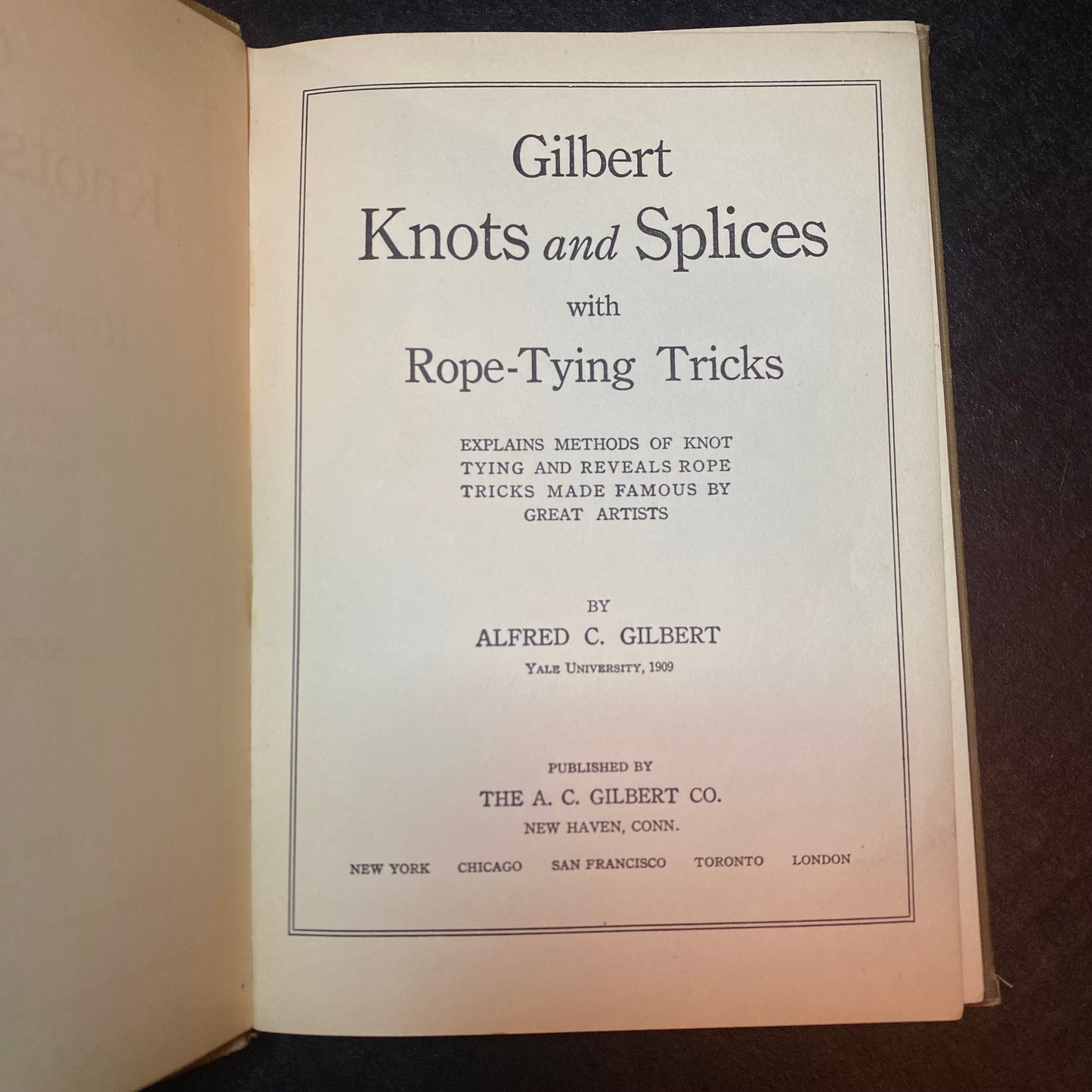 Gilbert Knots and Splices with Rope-Tying Tricks of Famous Magicians - Alfred C. Gilbert - 1920
