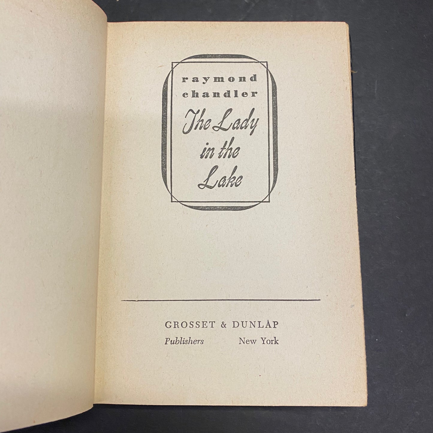 The Lady in the Lake - Raymond Chandler - 1943