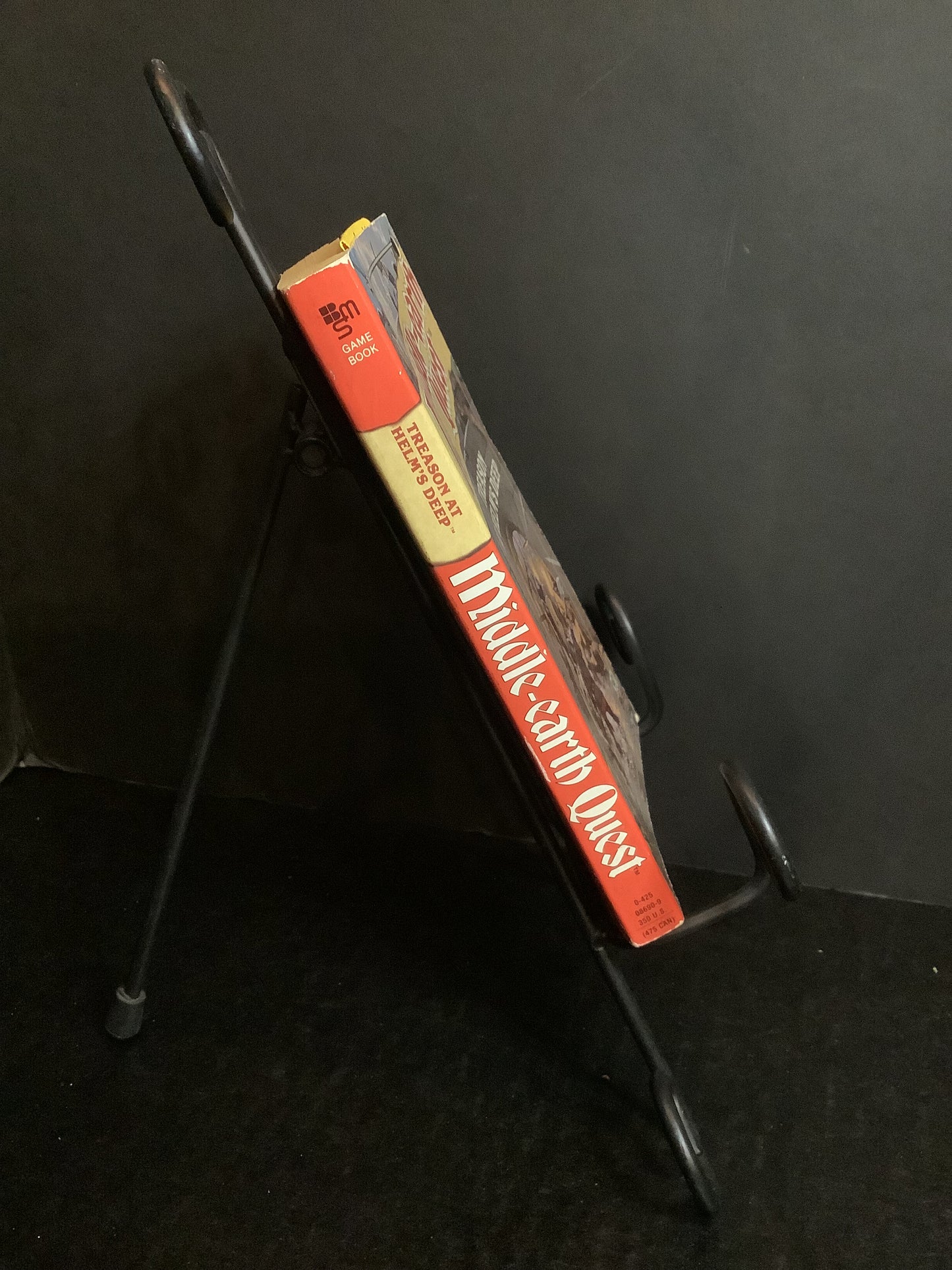 Middle Earth Quest - Kerin Barrett & Saul Peters - Scarce - 1988