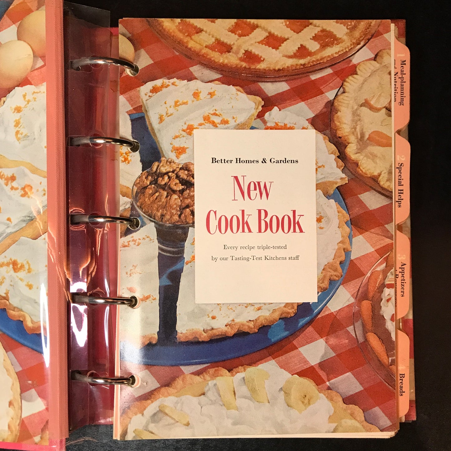 Better Homes and Gardens New Cook Book - Published by Better Homes and Gardens - First Edition - 1953