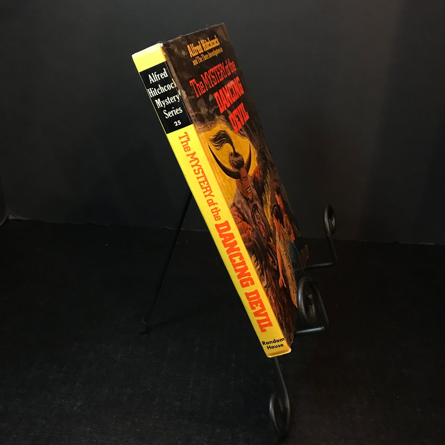 The Mystery of the Dancing Devil - William Arden - Alfred Hitchcock - 1st Print - 1976