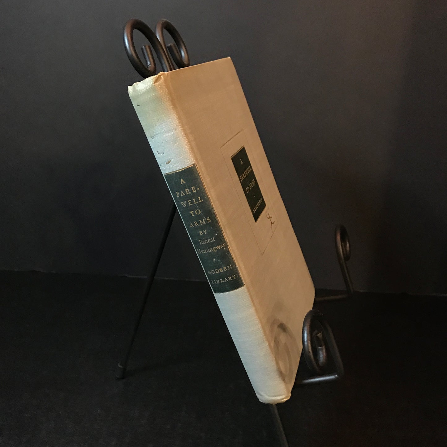 A Farewell To Arms - Ernest Hemingway - Modern Library - 1932