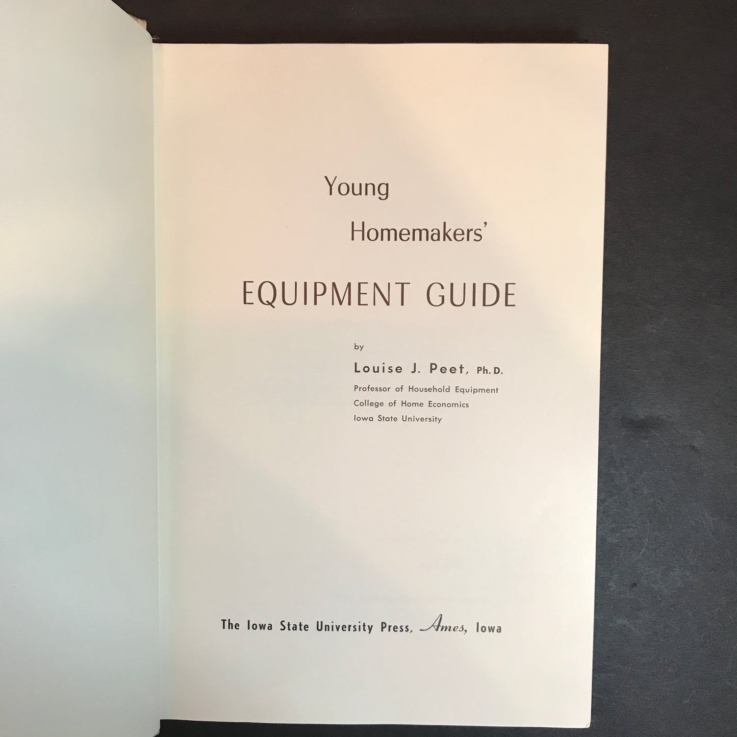 Young Homemakers' Equipment Guide - Louise J. Peet - 1958