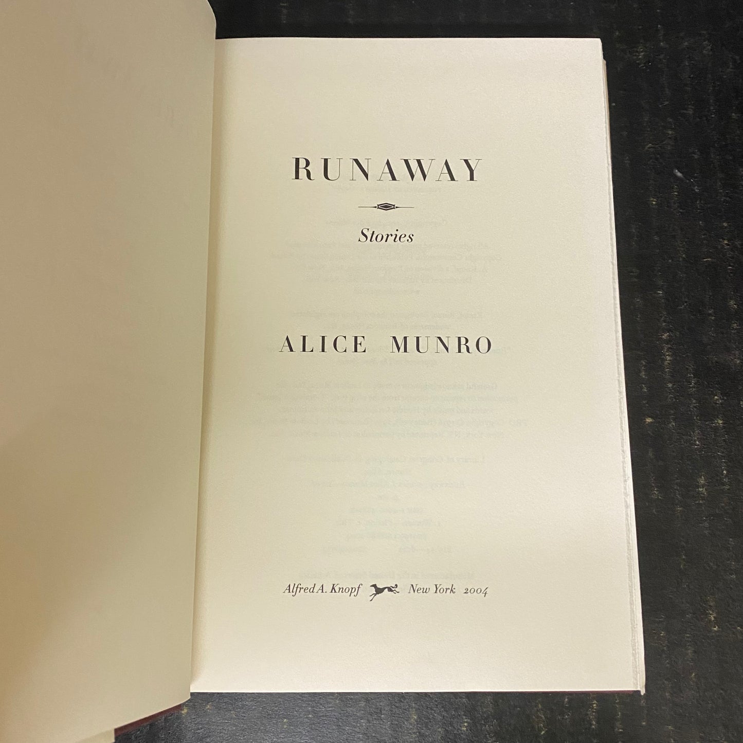 Runaway - Alice Munro - First Edition - 2004