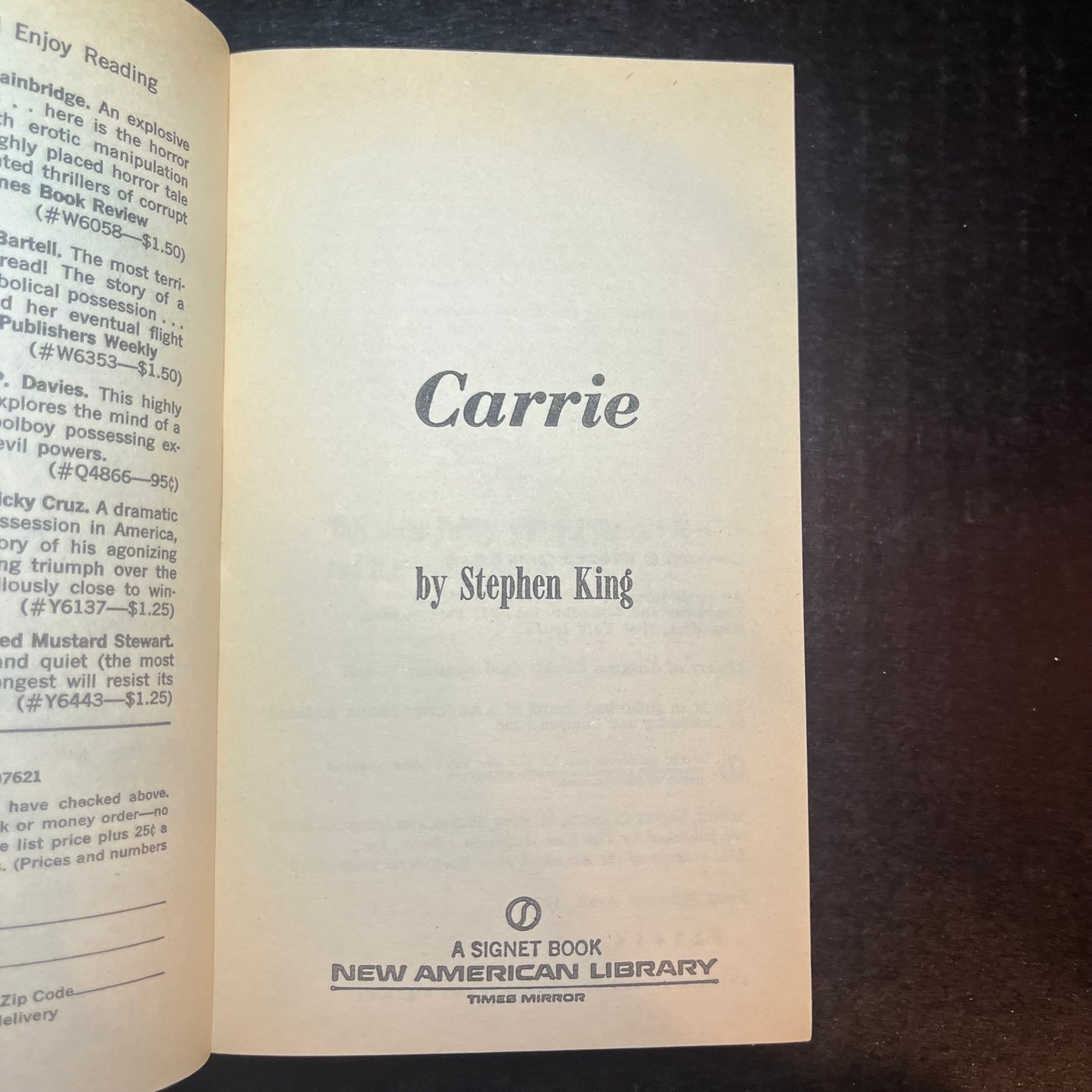 Carrie - Stephen King - 1975
