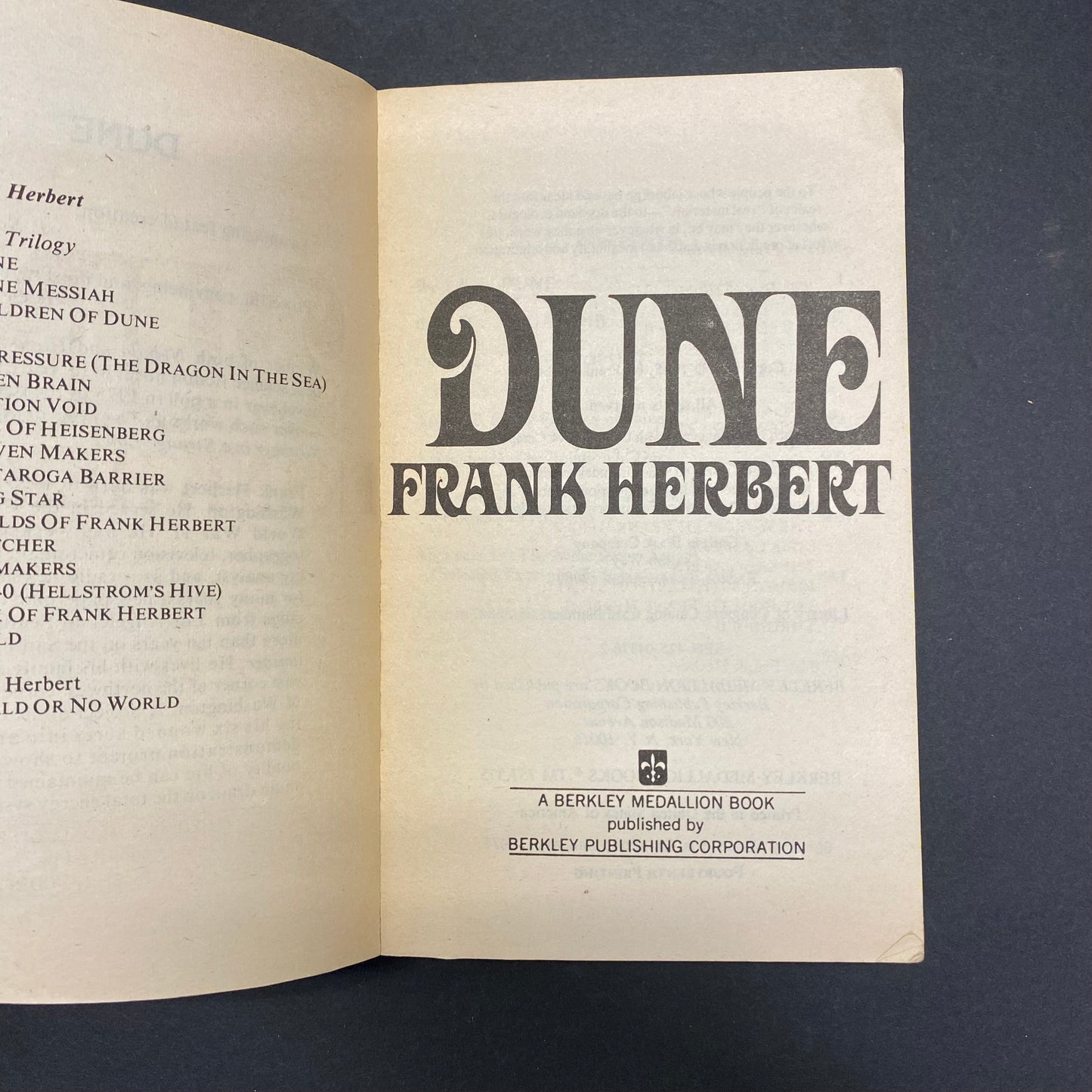 The Complete Dune Trilogy - Frank Herbert - 1977