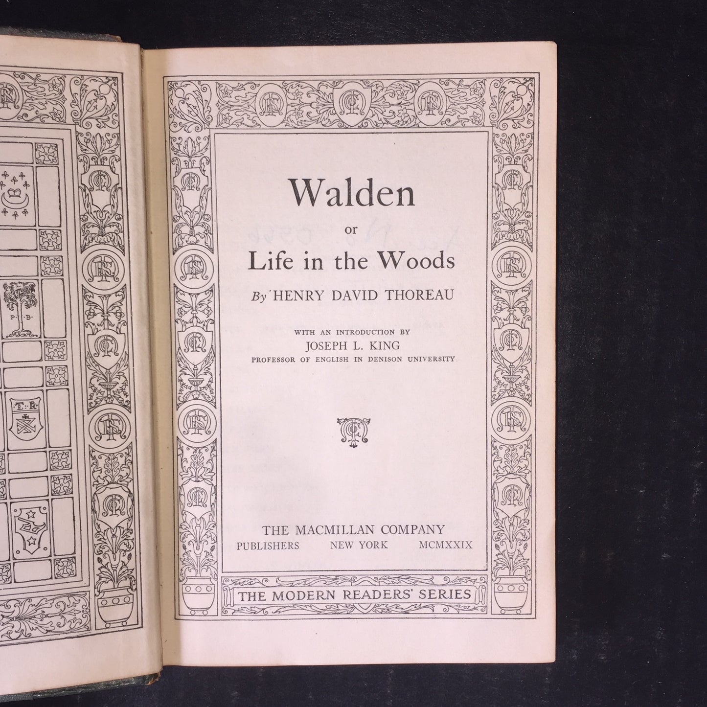 Walden or Life in the Woods - Henry David Thoreau - 1929