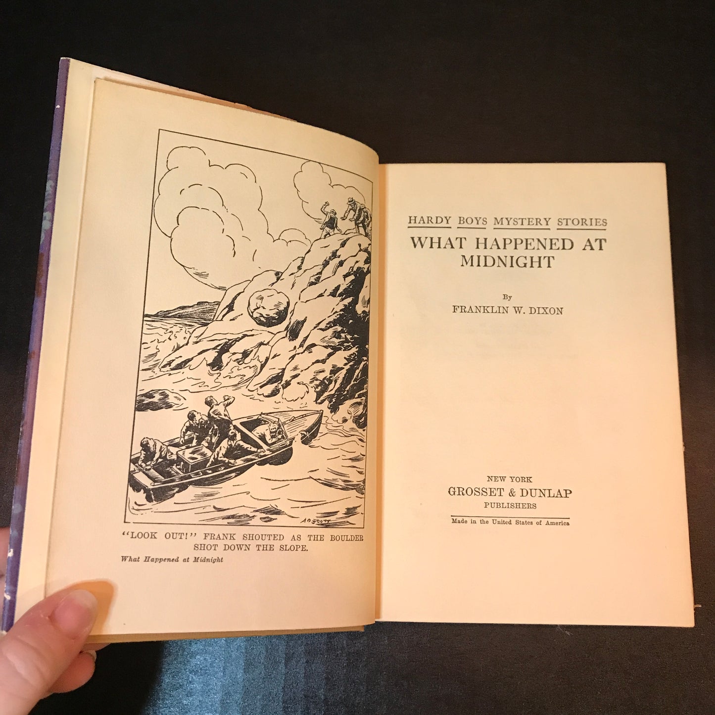 The Hardy Boys - What Happened At Midnight - Franklin W. Dixon - DJ - 1931