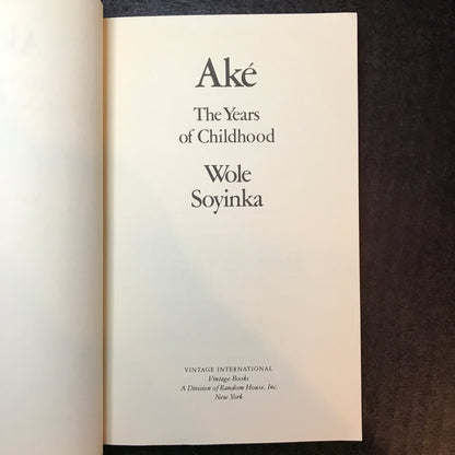 Aké: The Years of Childhood - Wole Soyinka - Signed - Vintage International Edition - 1989