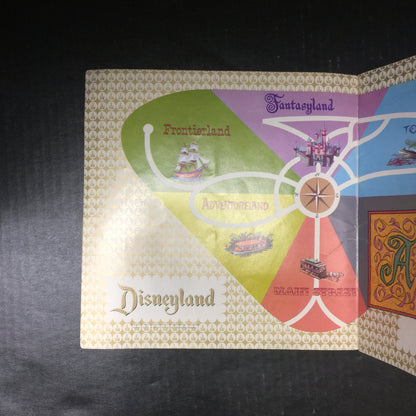 Walt Disney's Disneyland - Walt Disney - First Edition - 1965