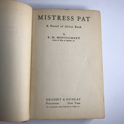 Mistress Pat - L. M. Montgomery - 1935