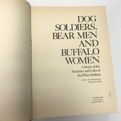 Dog Soldiers, Bear Men, and Buffalo Women - Thomas E. Mulls - 1973