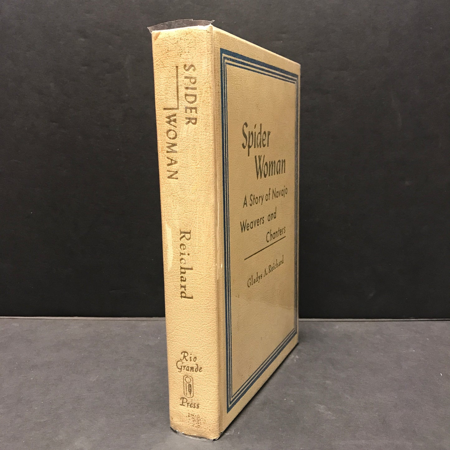 Spider Woman: Navajo Weavers and Chanters - Galdys A. Reichard - 1971