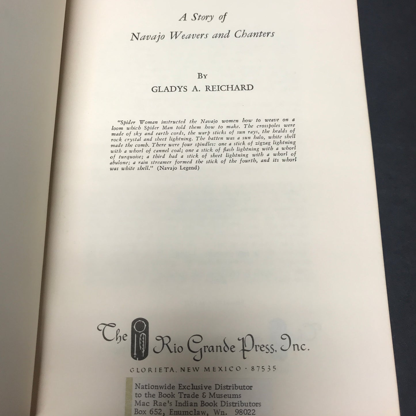 Spider Woman: Navajo Weavers and Chanters - Galdys A. Reichard - 1971