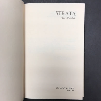 Strata - Terry Pratchett - Book Club Edition - 1981