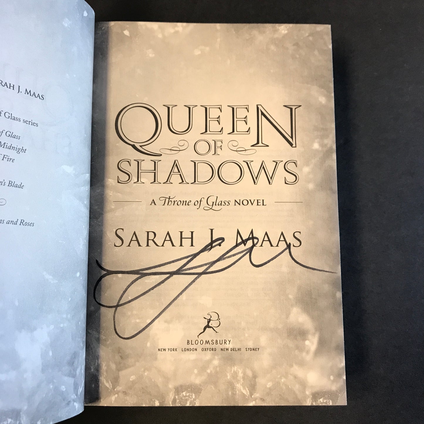 Queen of Shadows - Sarah J. Maas - Signed - 1st Edition - 2015