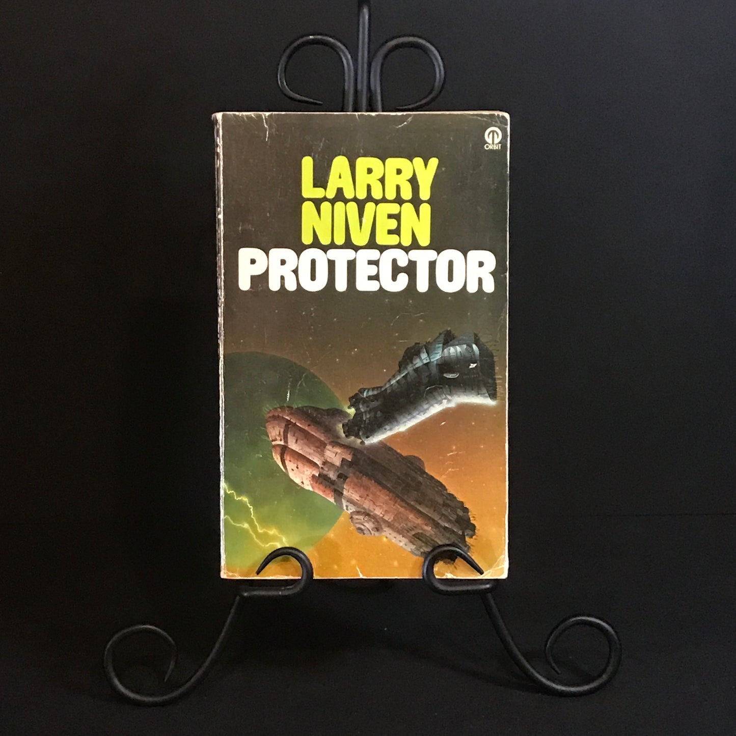 Protector - Larry Niven - Wrap Around Cover Art by Tony Roberts - 1976