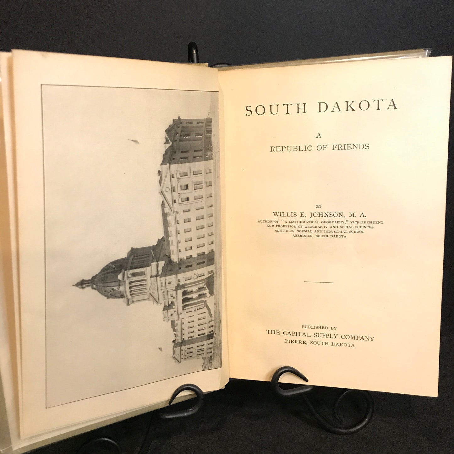 South Dakota : A Republic Of Friends - Willis Johnson - 1912