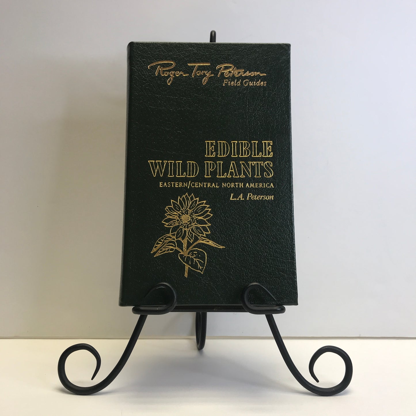 Edible Wild Plants - L. A. Peterson - Roger Terry Peterson Field Guides - Easton Press - 1985