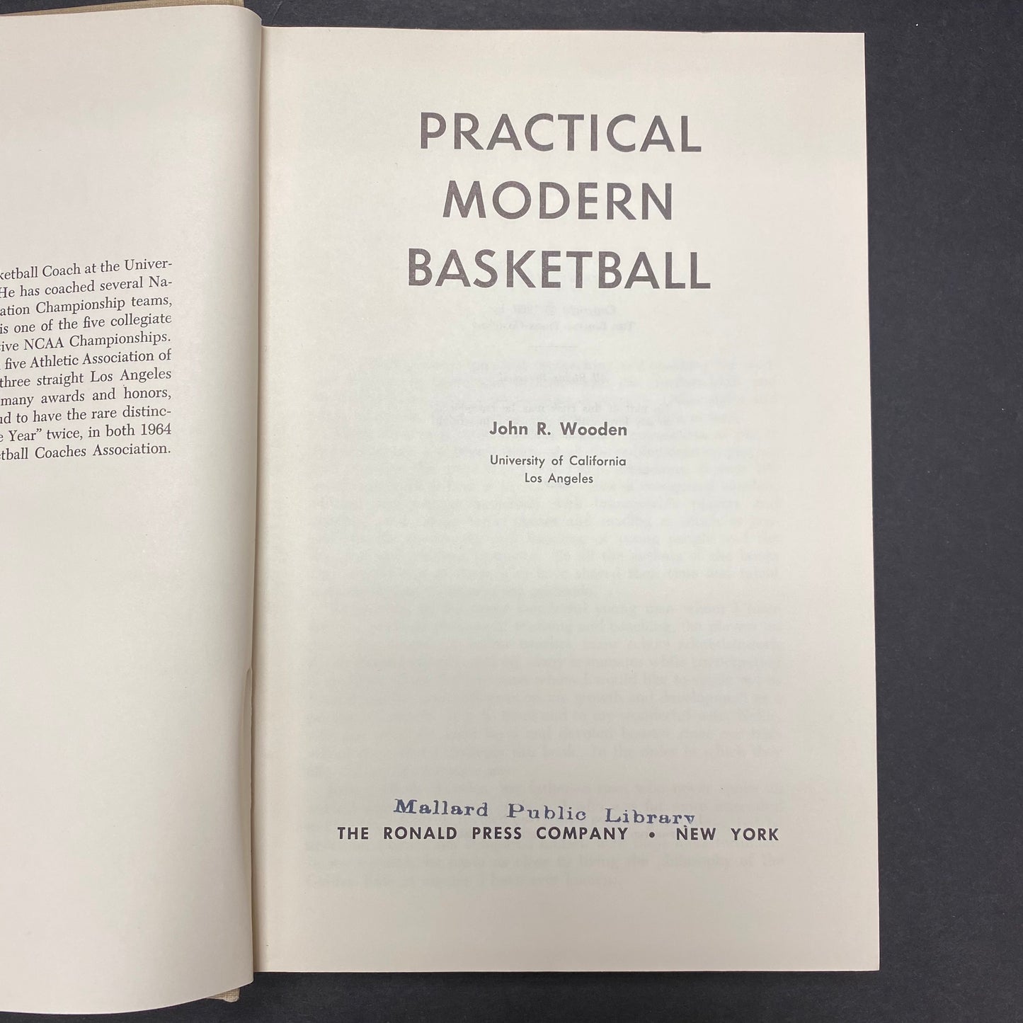 Practical Modern Basketball - John R. Wooden - 1966