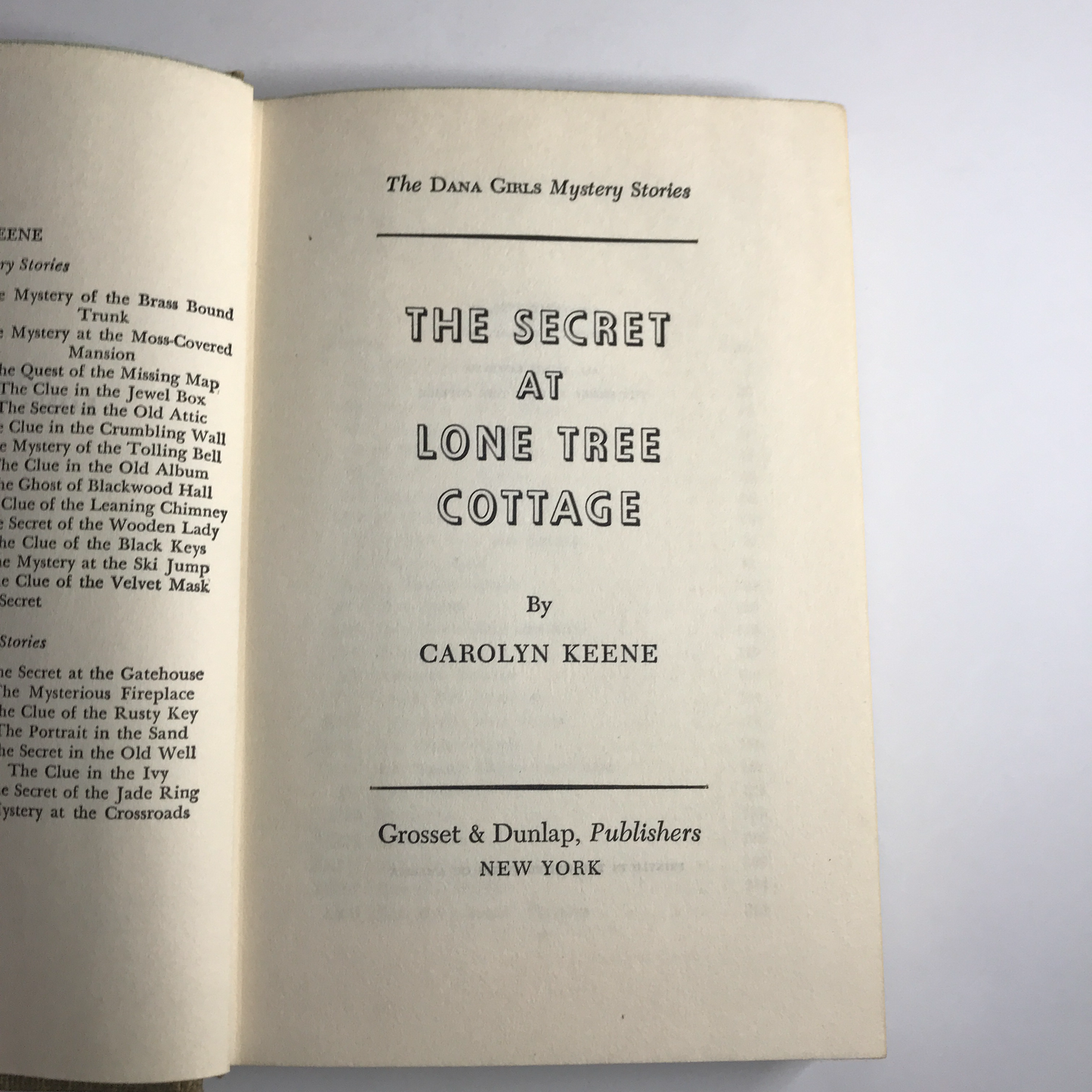 The Secret of Lone Tree Cottage - Carolyn Keene - The DNA Girl Series - 1934