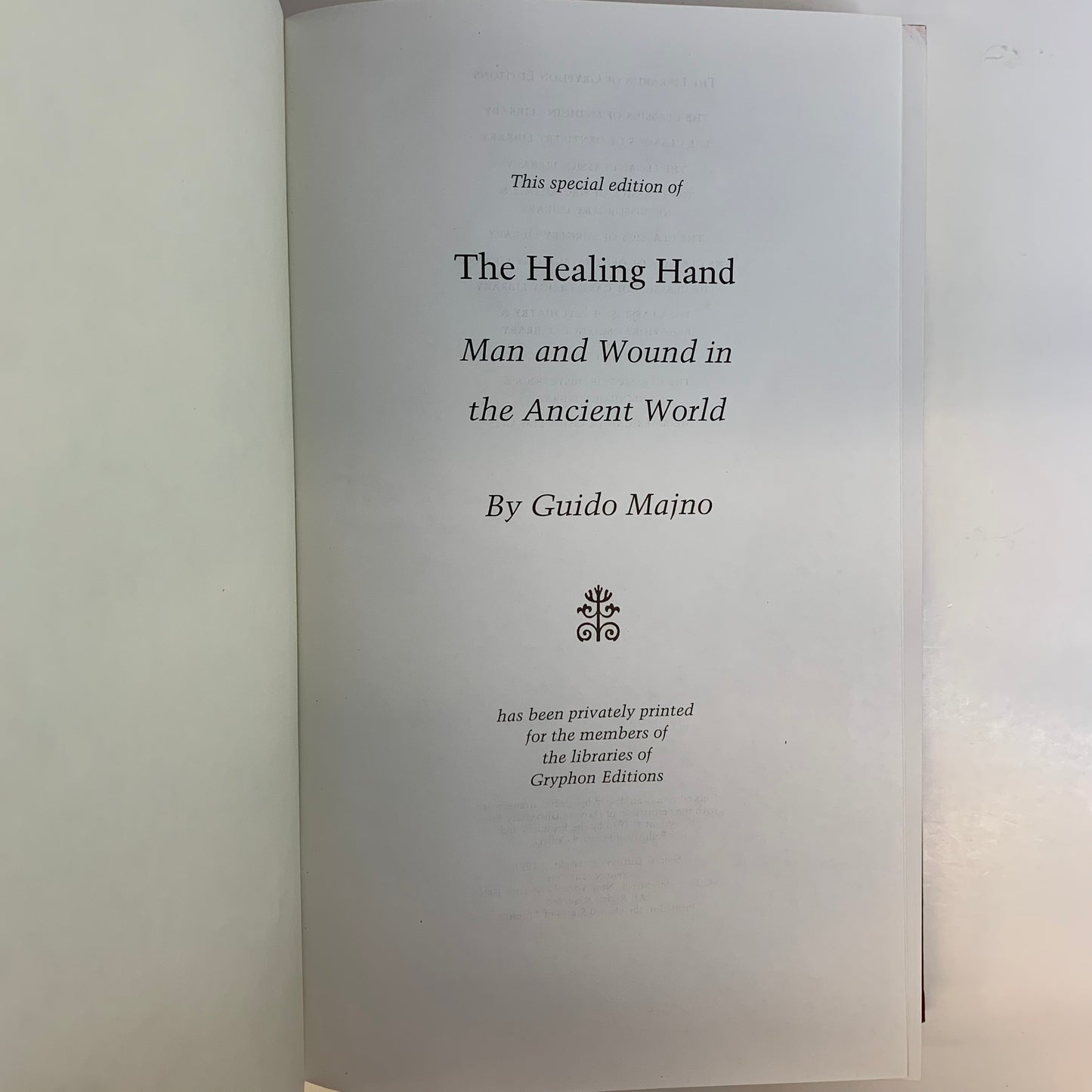 The Healing Hand: Man and Wound in the Ancient World - Guido Majno - 1991