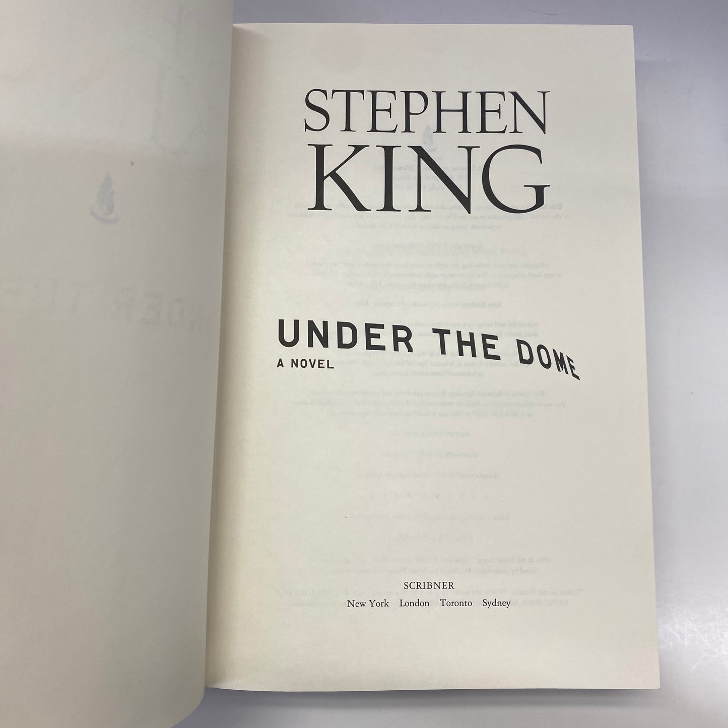 Under the Dome - Stephen King - 1st Edition - 2009