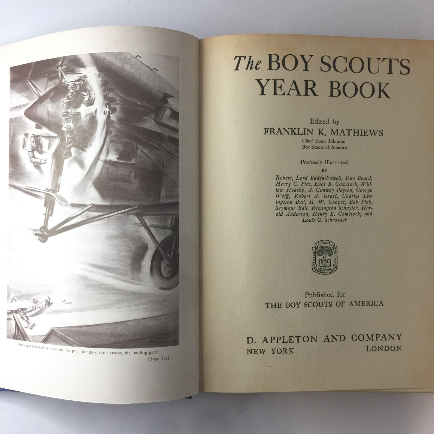 The Boy Scouts Year Book - Franklin K. Mathiews - 1932