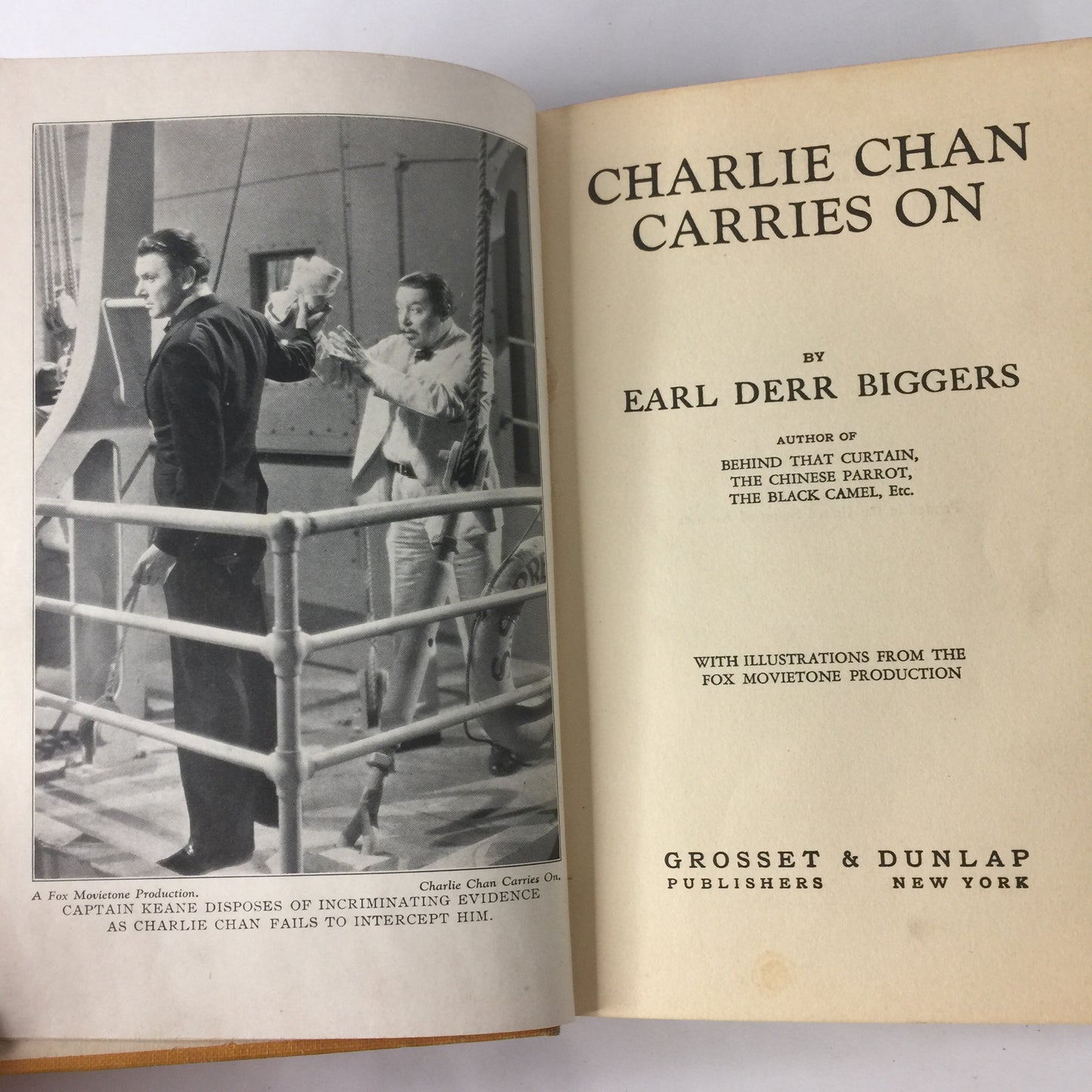 Charlie Chan Carries On - Earl Derr Biggers - 1930