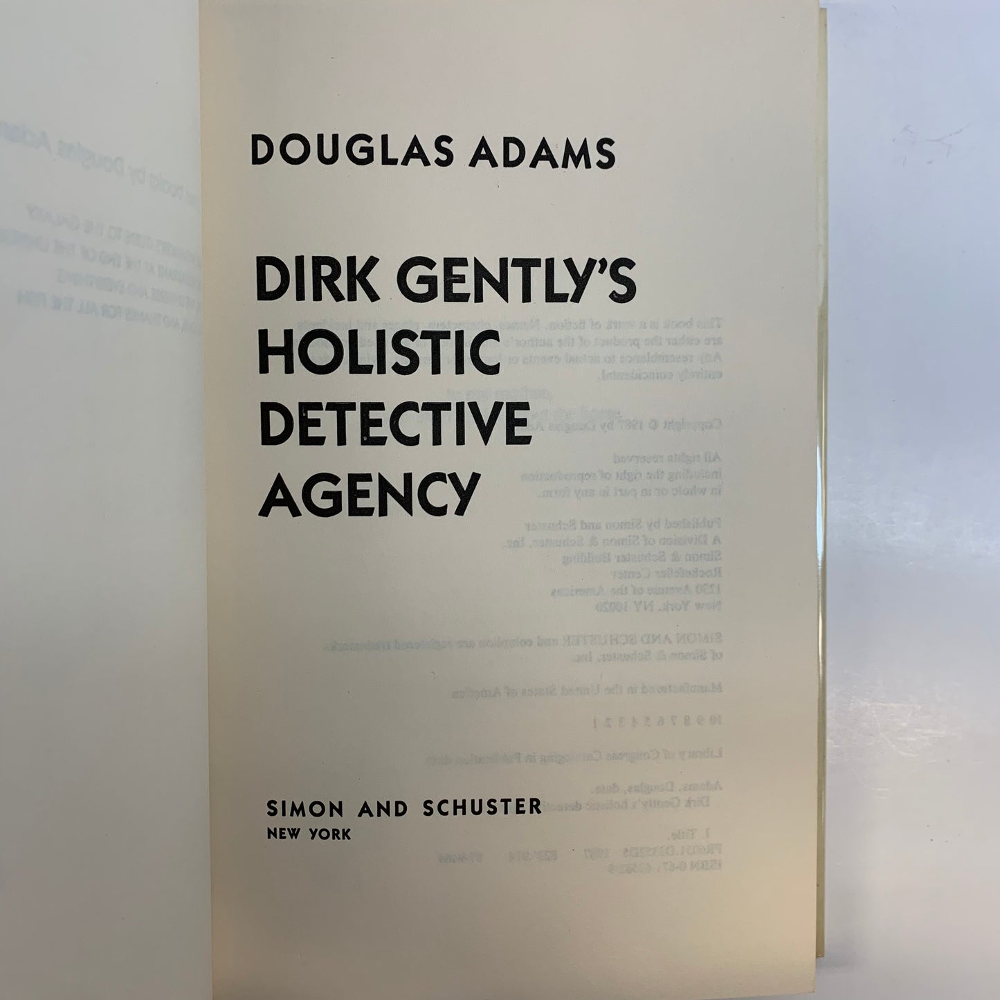 Dirk Gently's Holistic Detective Agency - Douglas Adams - 1st Edition - 1987