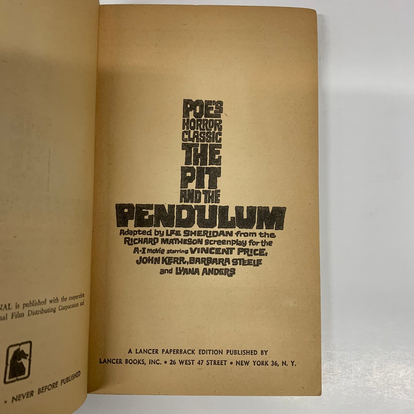 The Pit and the Pendulum - Edgar Allan Poe - Movie Tie In - 1961