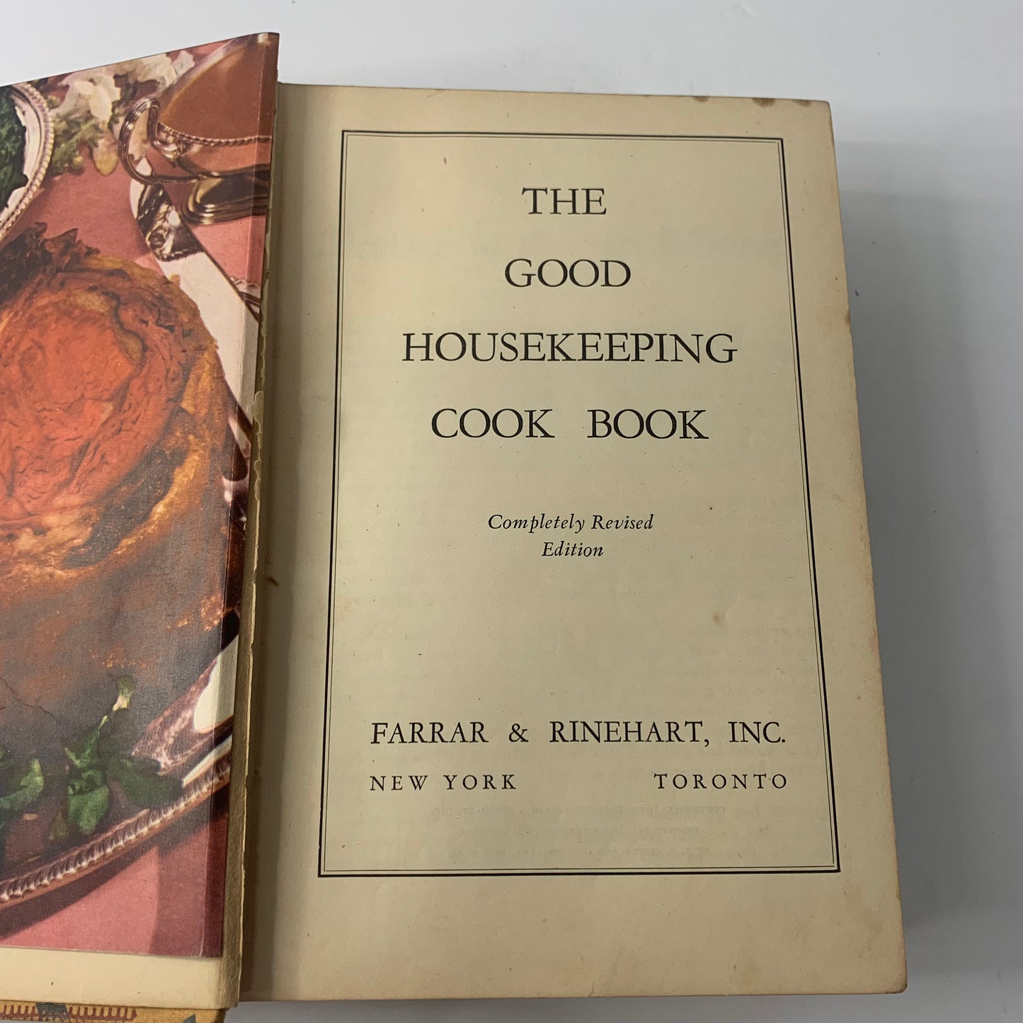 The Good Housekeeping Cook Book - Farrar & Rinehart Inc. - 1944