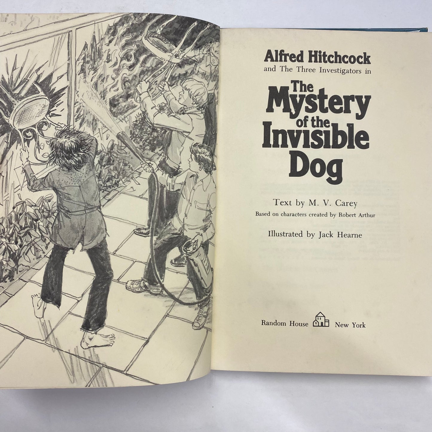 The Mystery of the Invisible Dog - Alfred Hitchcock - 1st Edition - 1975