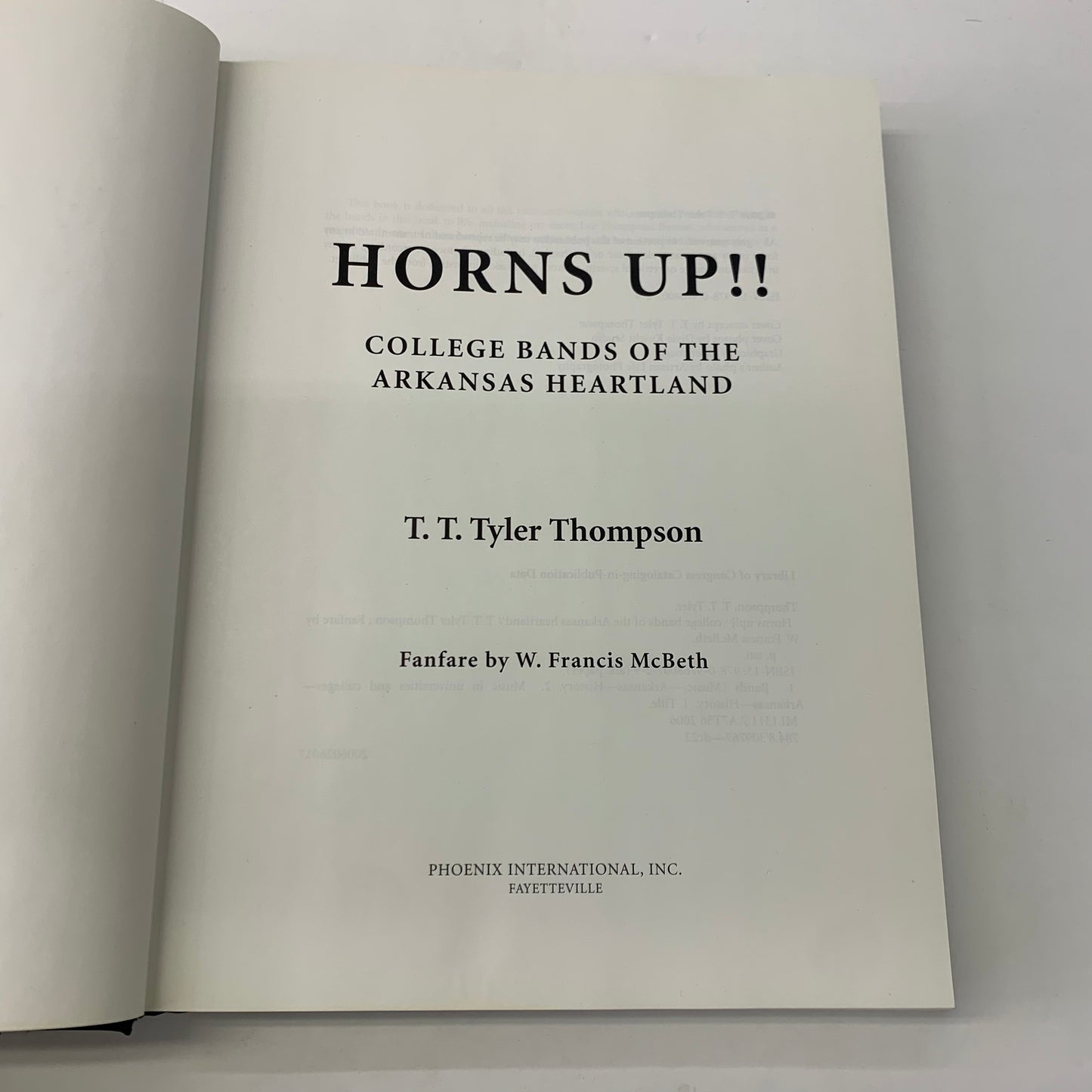 Horns Up! College Bands of the Arkansas Heartland - T. T. Tyler Thompson - 2006